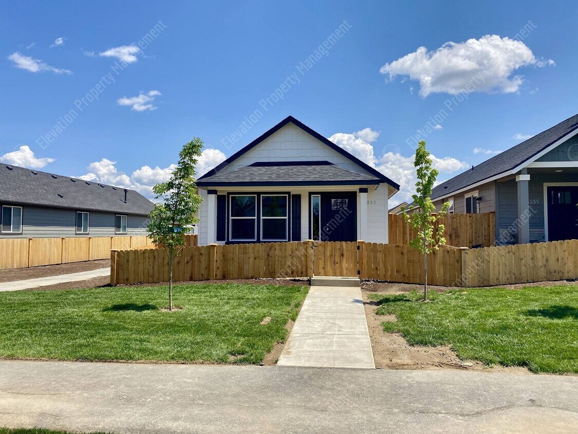 Foto principal - NEWER CONSTRUCTION - 2 BR 1BA Hayden Home ...