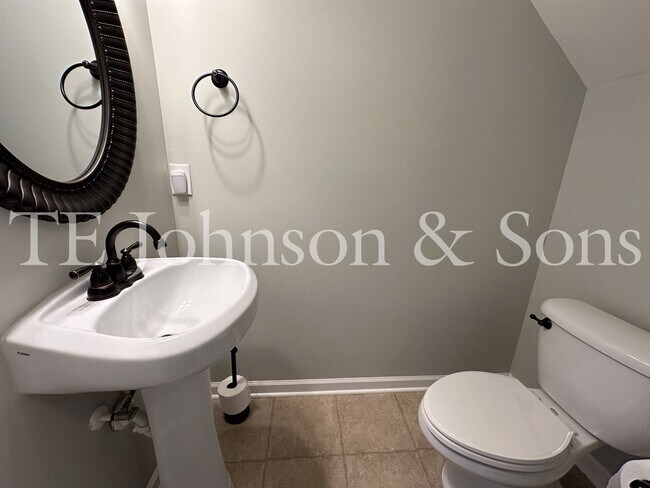 Foto del edificio - Spacious 4 Bedroom Home with Fenced Yard & Two Car Garage in Clemmons