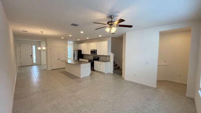 Building Photo - Beautiful 3BR/2.5BA Townhome in Ravenna Wi...