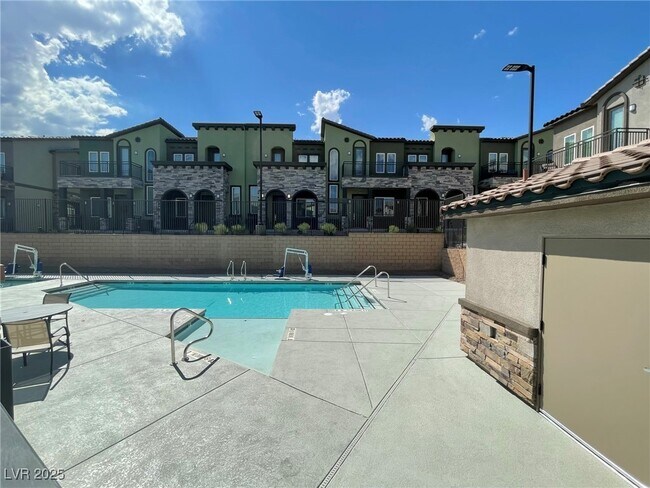 Foto del edificio - 10557 Ridge Glow Ave
