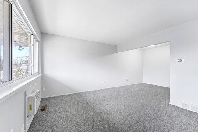 Building Photo - 426 Oak St