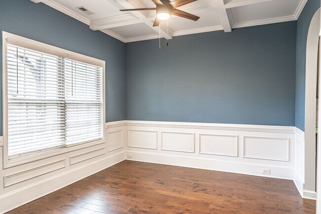 Foto del edificio - 135 Almond Dr