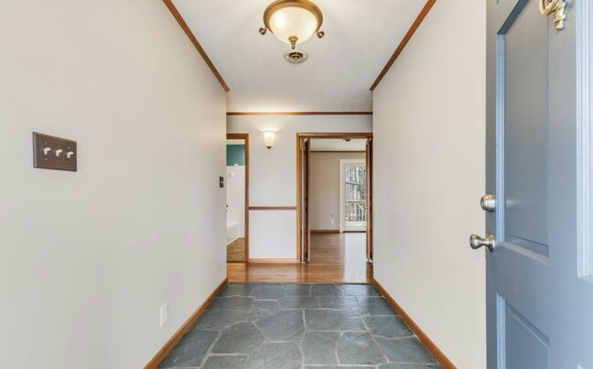 Building Photo - 709 Bridgewater Rd