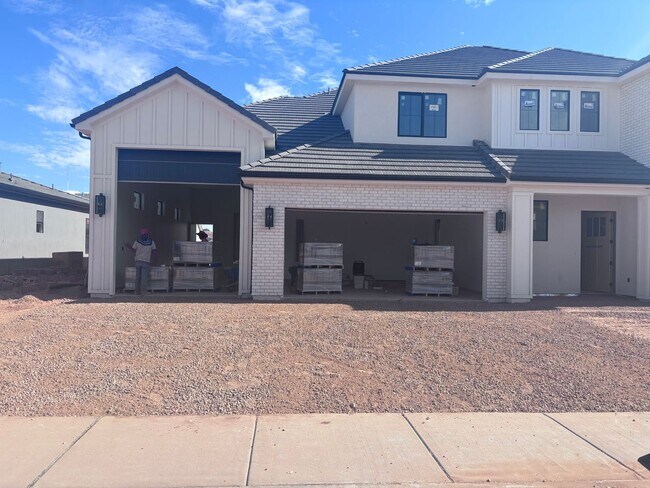 Foto del edificio - Brand New 2 Story New Trend Construction built home with RV garage