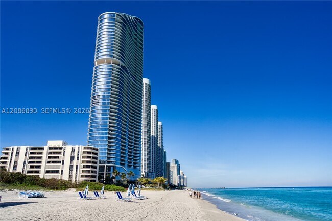 Foto del edificio - 15701 Collins Ave