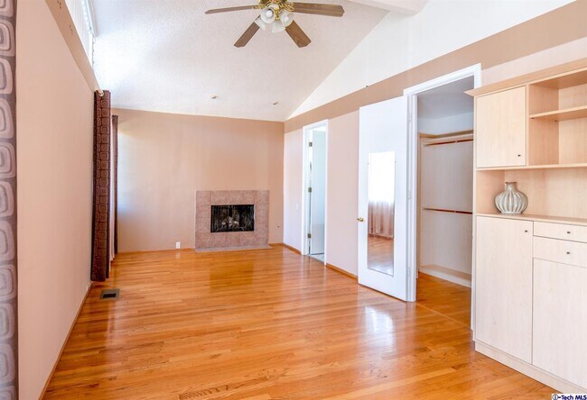 Building Photo - 2069 Lilac Ln