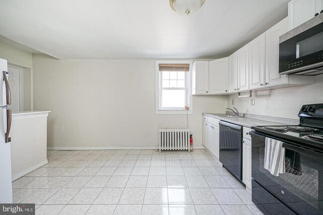 Building Photo - 916 Catharine St