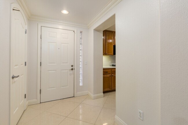 Foto del edificio - Expansive Marina District 2 Bedroom at Cit...