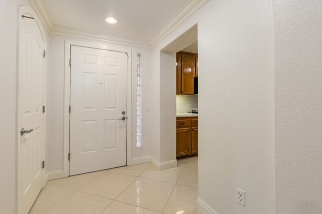 Building Photo - Expansive Marina District 2 Bedroom at Cit...
