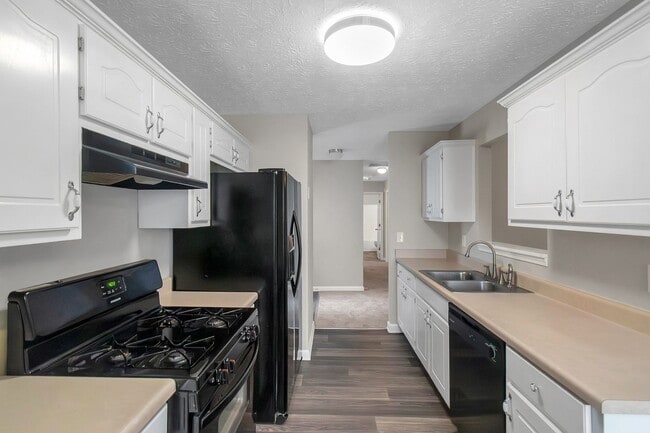 Building Photo - BEAUTIFUL 3 BEDROOM / 2 BATH HOME WITH PRIVACY FENCE!
