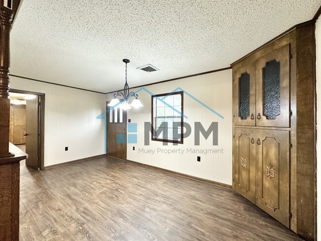 Building Photo - 2205 Fannie St