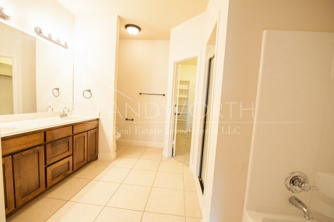 Baño principal - 4624 Angus Dr
