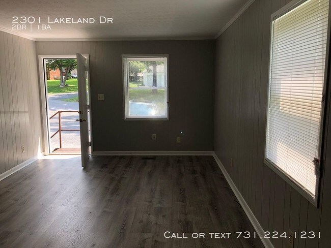 Building Photo - 2301 Lakeland Dr - 2 beds, 1 full bath
