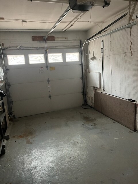 Building Photo - 295 Greaves Ave