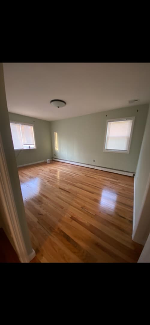 Building Photo - Well-Maintained 3-Bedroom House