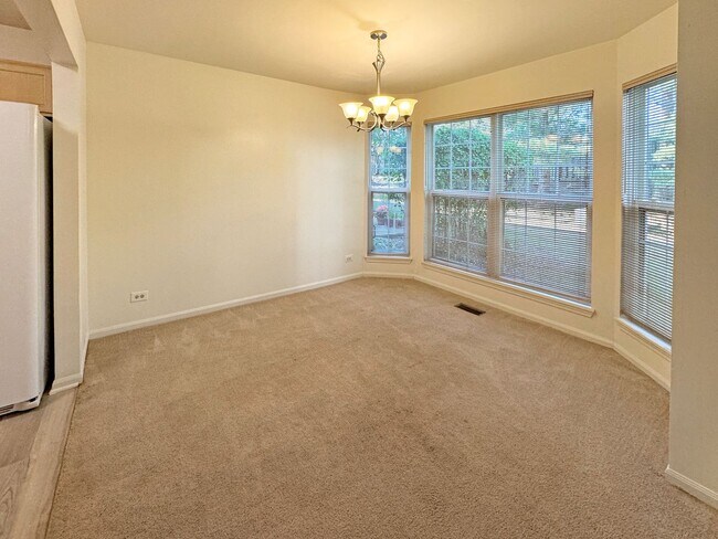 Building Photo - 3 Bedroom 2.5 Bath Townhome in Desirable H...