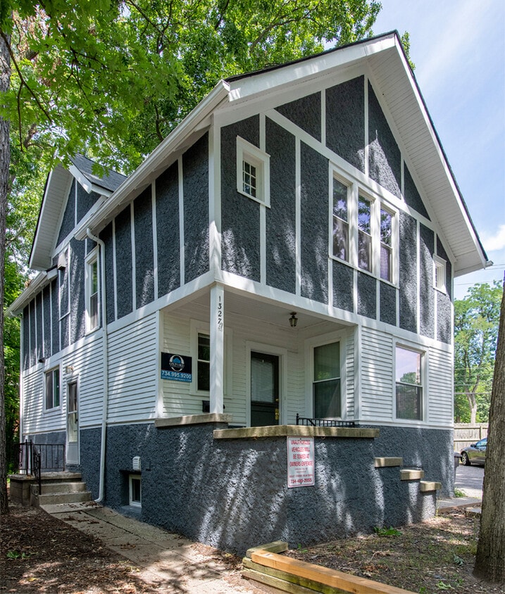 Foto del edificio - 1327 Forest Ct