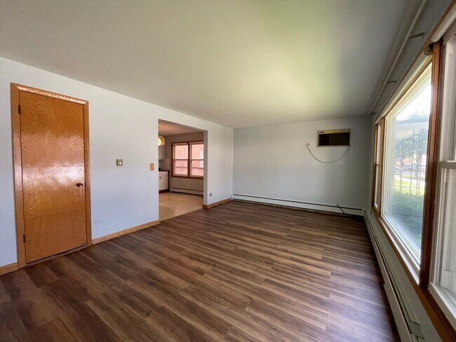 Foto del edificio - 8645 W Summerdale Ave