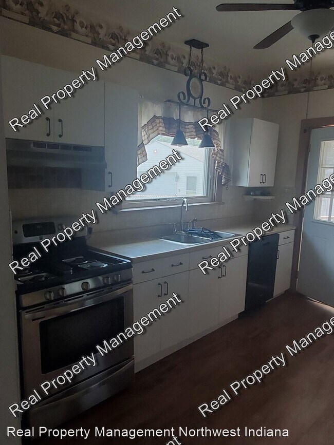 Building Photo - 2 br, 2 bath House - 6854 California Avenue