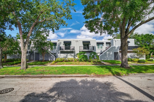 Building Photo - 201 S Arrawana Ave