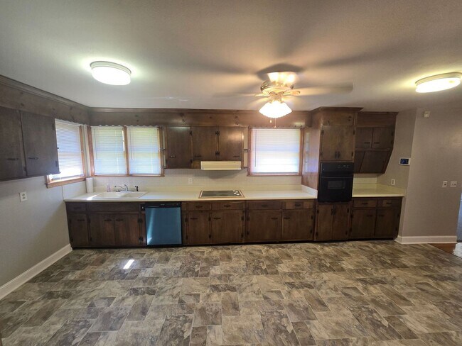 Foto del edificio - 1210 Oakwood Dr