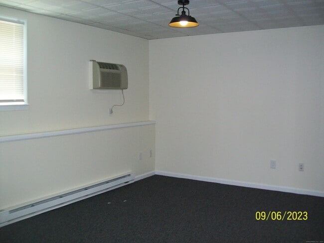 Building Photo - 137 Howe Ave