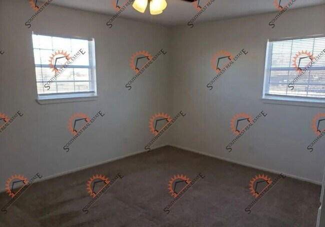 Building Photo - 3 bed 2 bath - Portales