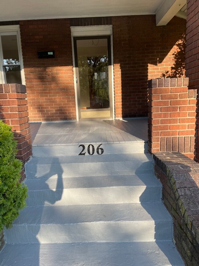 Foto del edificio - 206 Wales Rd NE