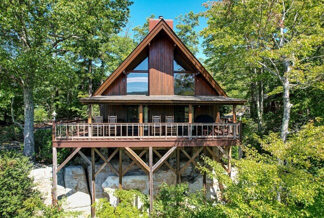 Foto del edificio - 402 Wilderness Dr