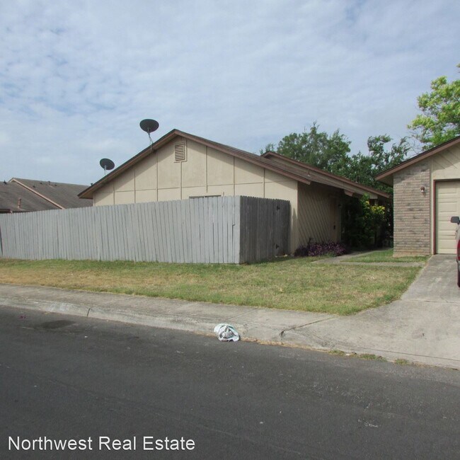 2 br, 1 bath House 8902 Meadow Trace House Rental in San Antonio