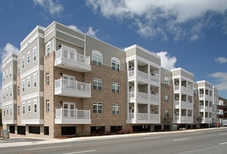 Building Photo - 407 W Market St