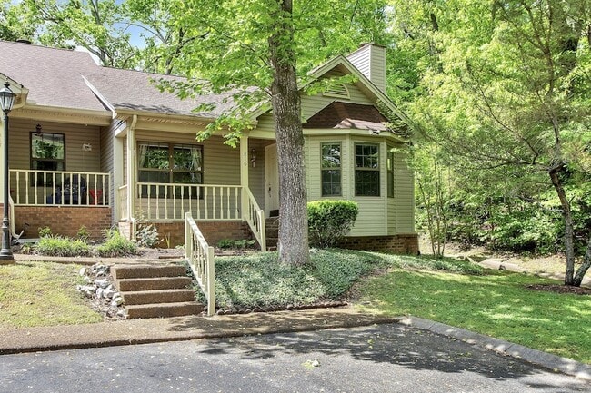 Building Photo - 816 Beazer Ln