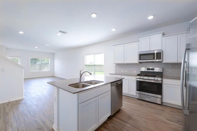 Foto del edificio - 323 Mineral Springs Dr
