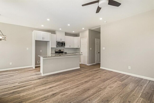 Foto del edificio - 4645 Larkspur St