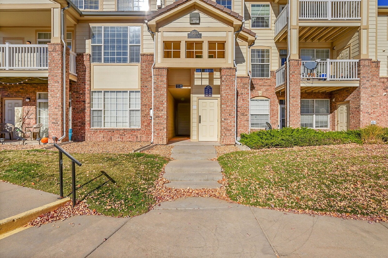 $1,900 - 2 Bed, 2 Bath Condo in Aurora wit... - $1,900 - 2 Bed, 2 Bath Condo in Aurora wit...