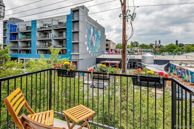Foto del edificio - AVAILABLE JULY! Fully-remodeled RiNo Townhome!