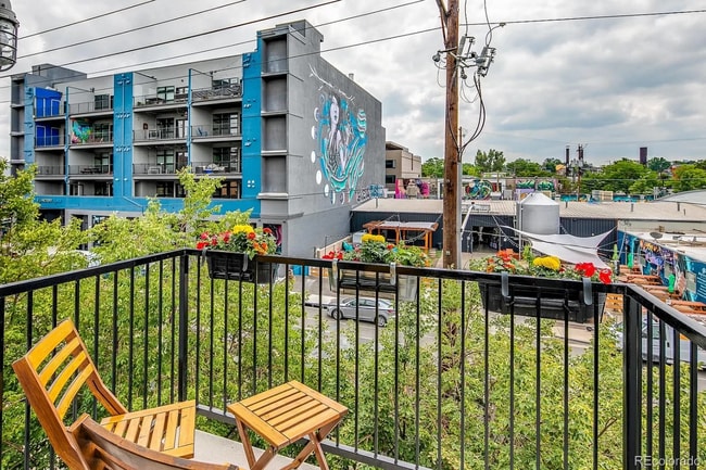 Building Photo - AVAILABLE JULY! Fully-remodeled RiNo Townhome!