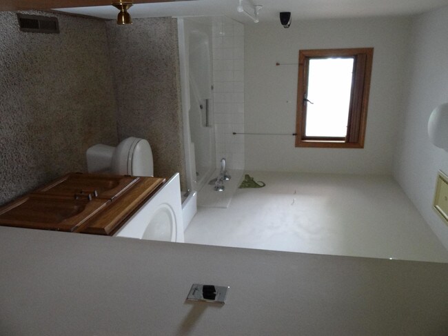 Foto del edificio - 1115 W Broadway