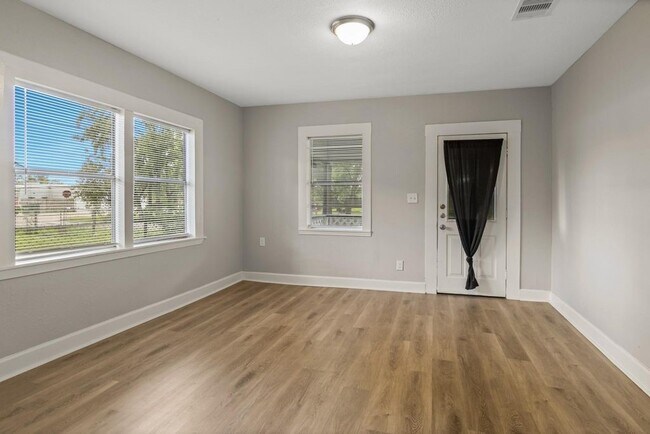 Foto del edificio - 406 Bardash St