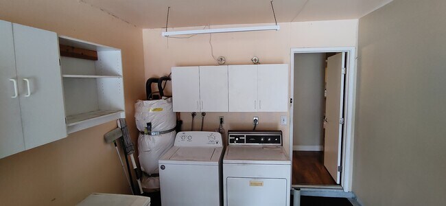 Lavadora y secadora en la unidad, garaje - 250 Parkside Gln