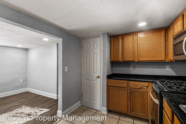 Building Photo - 2 br, 1 bath House - 2785 Chase St