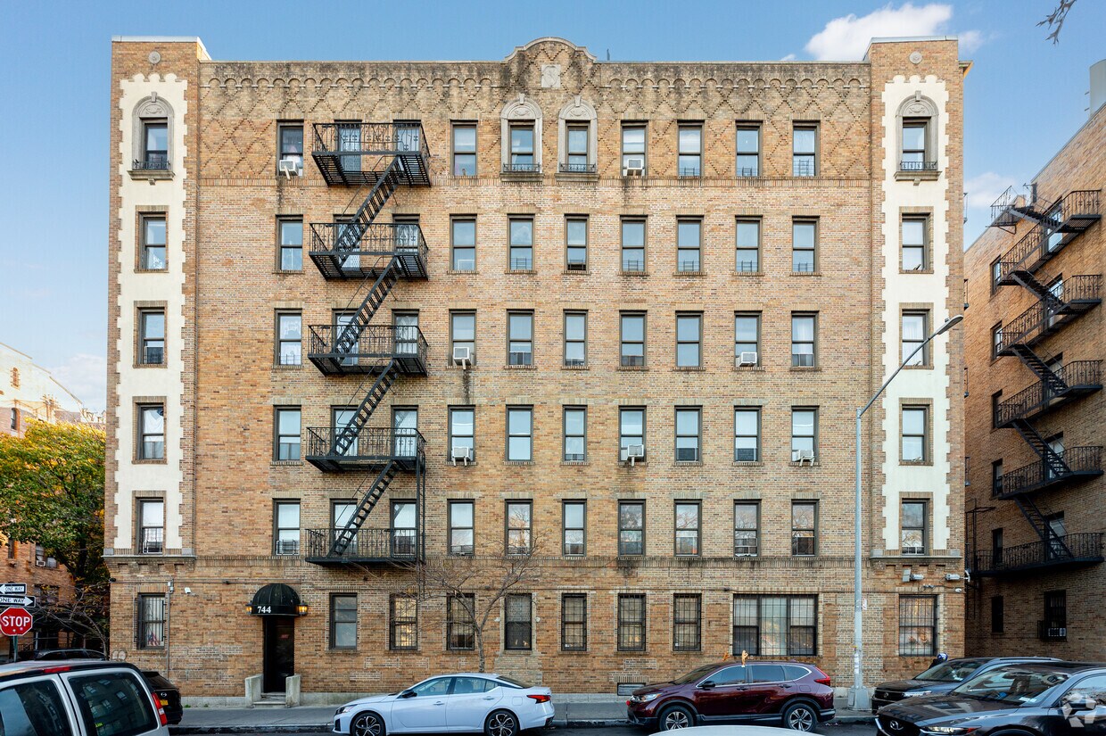 Building Photo - 2199 Holland Ave