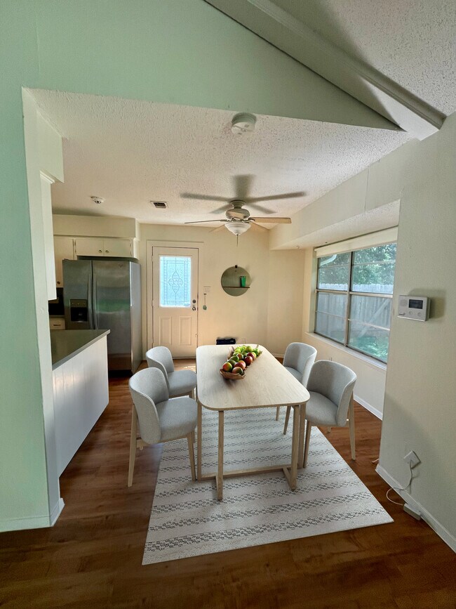 Foto del edificio - 705 Huntingdon Pl