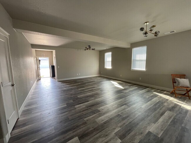 Foto del edificio - Gorgeous 3 bedroom 2 bath.  Brand new buil...