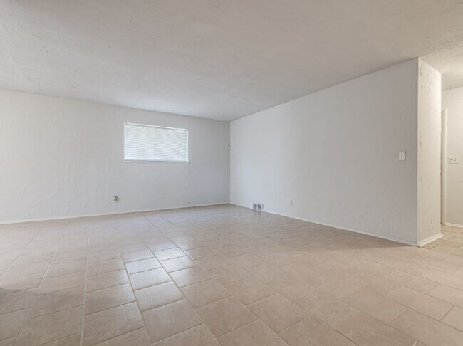 Foto del edificio - 33 NE 63rd St
