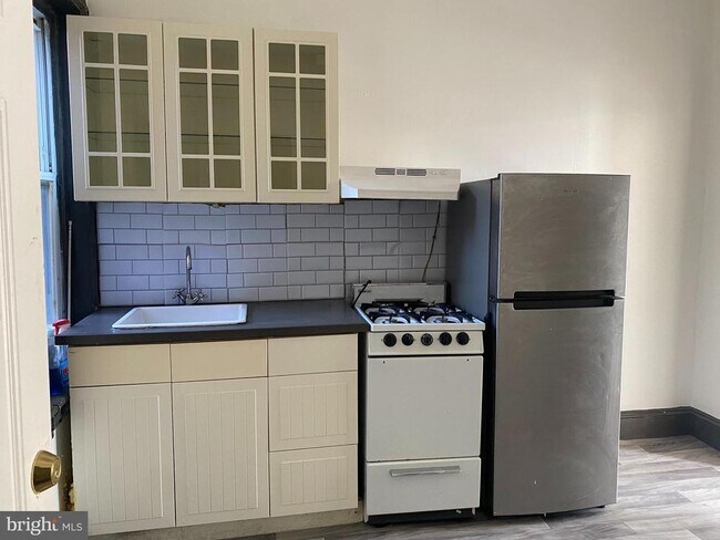 Building Photo - 3258 N Park Ave