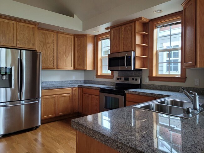 Building Photo - Stunning Home in Lynden with Great Amentit...