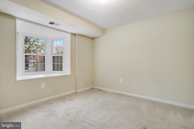 Building Photo - 8141 Lakepark Dr