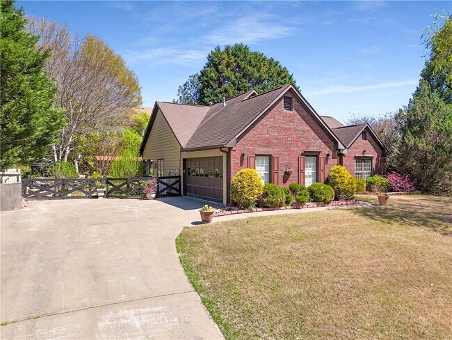 Building Photo - 1252 Highfield Dr NE