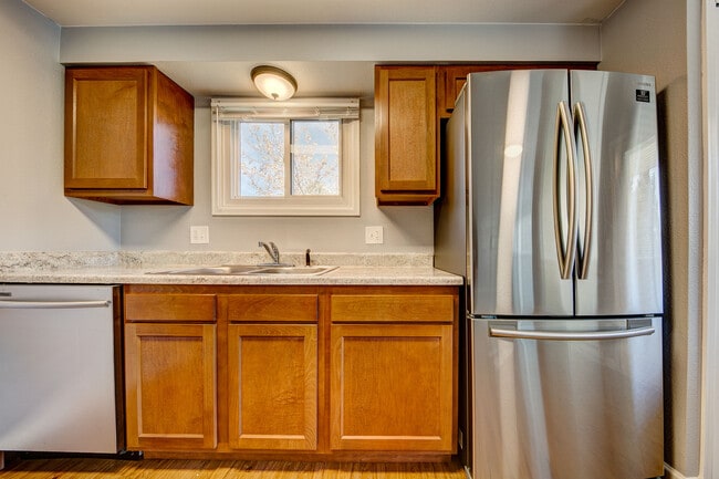 Building Photo - 1030-2601 Davidson Dr